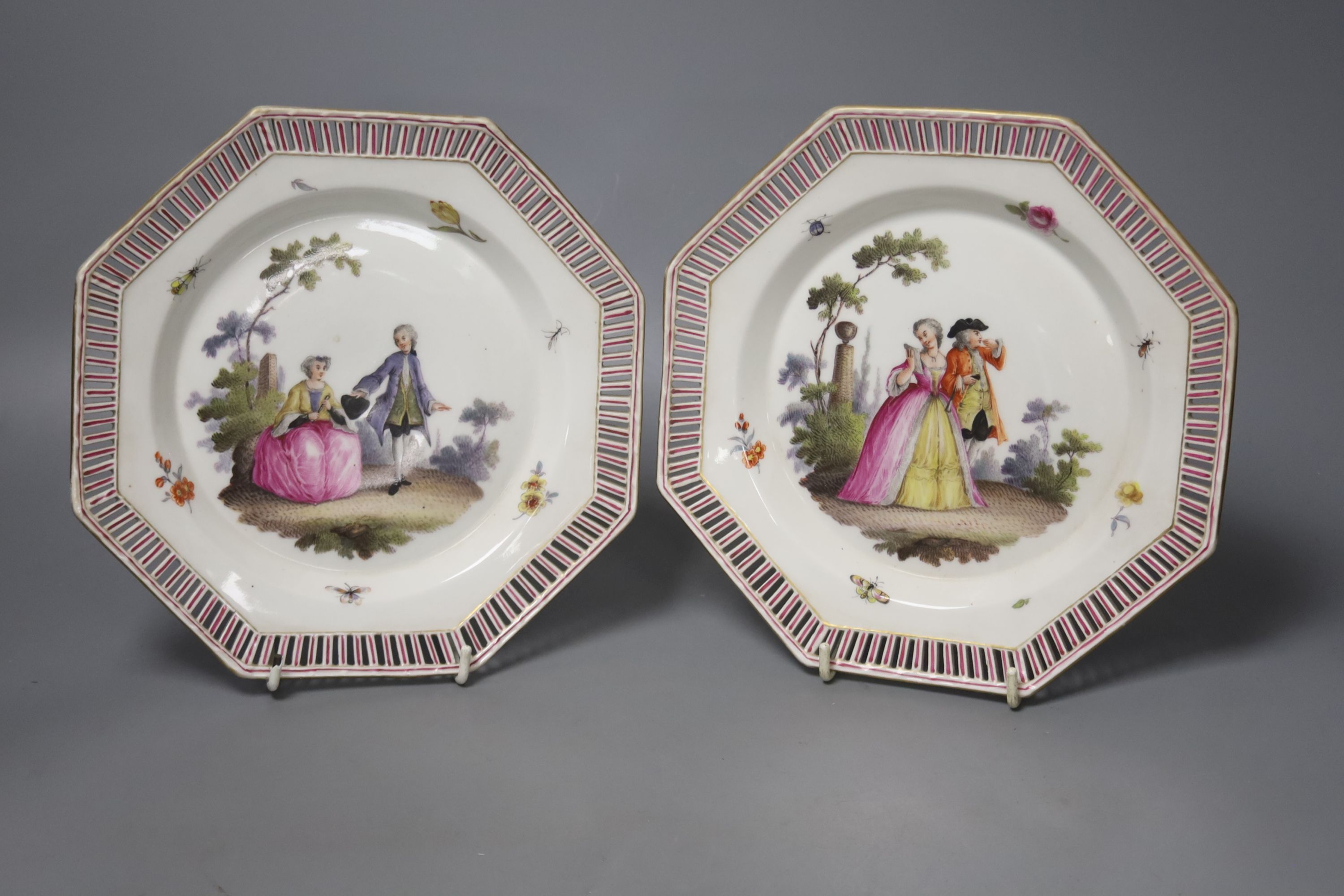 A pair of 19th century Berlin plates, diameter 21cm